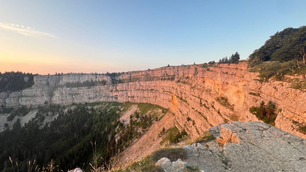 Creux du Van à Val-de-Travers au lever du soleil