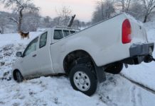 La Brévine : une voiture termine sa course dans un champ, un blessé
