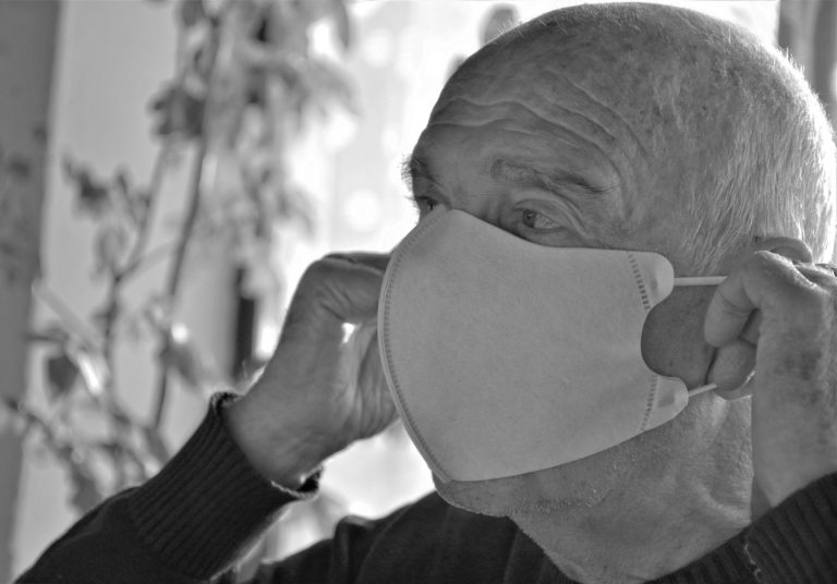 Covid-19 : malgré la situation, les EMS maintiennent le lien vers l’extérieur