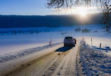 Val-de-Travers rappelle les règles de stationnement et de déneigement pour la saison hivernale