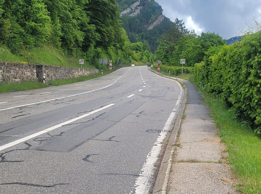 Route H10, Val-de-Travers