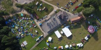 Vue de drone de Hors Tribu Festival à Môtiers, Val-de-Travers, canton de Neuchâtel