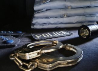 Faux policiers : plus de 100 personnes à Fleurier pour apprendre à déjouer l’arnaque